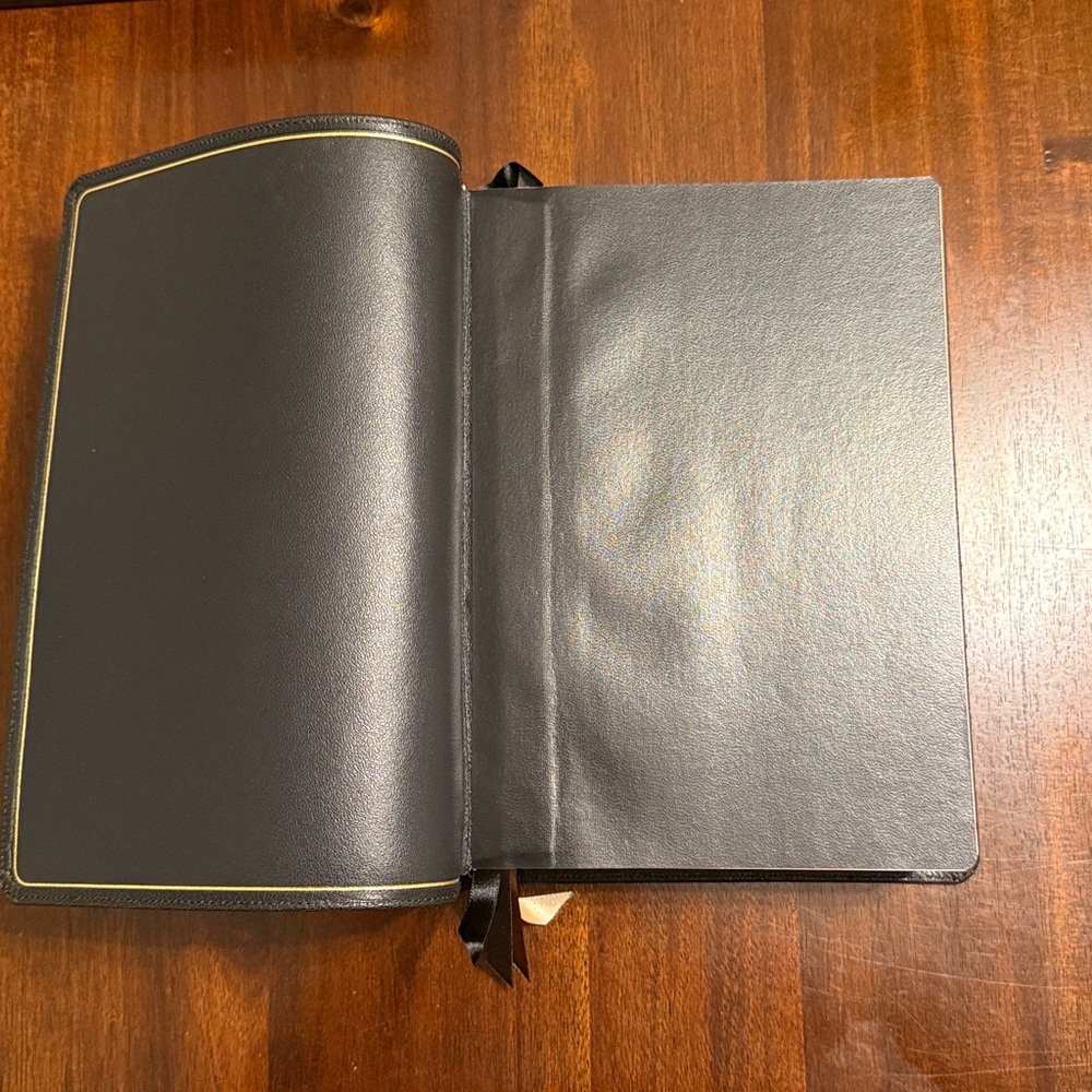 Crossway ESV Heirloom Study Bible in black goatskin - Picture 7 of 11